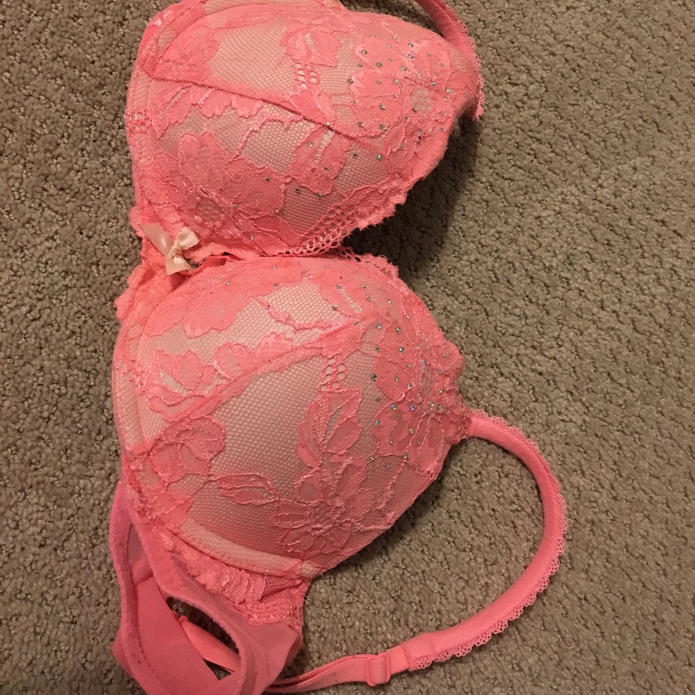 Body By Victoria bra. Push up. 34C.